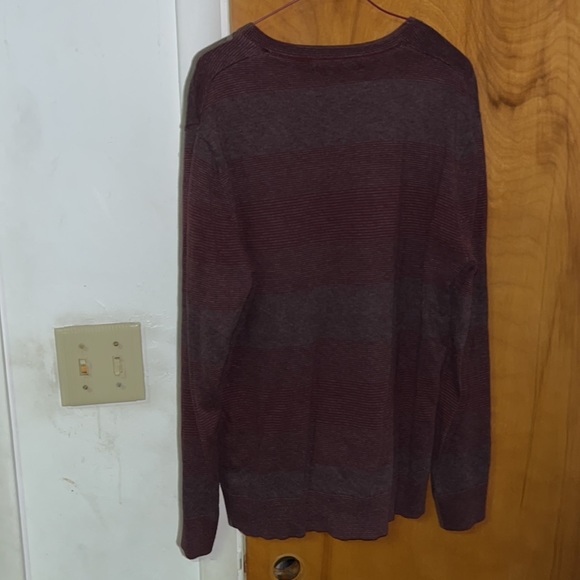 Men’s Claiborne V-Neck Sweater Shirt - Picture 5 of 5